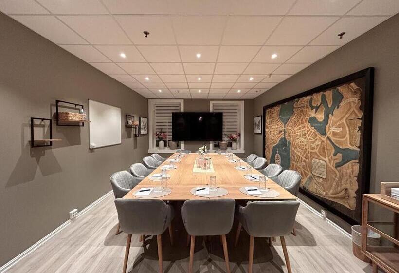 Moss Hotel & Apartments