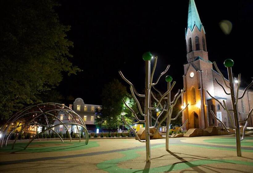 Moss Hotel & Apartments