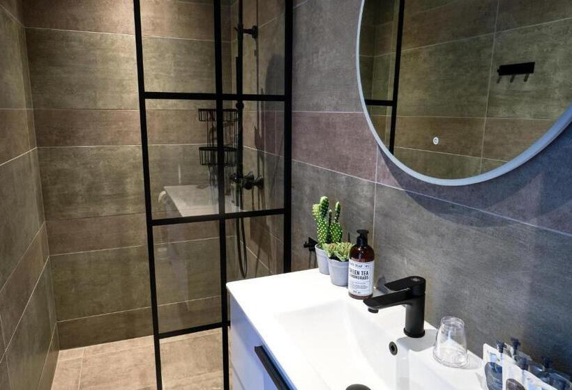 Moss Hotel & Apartments