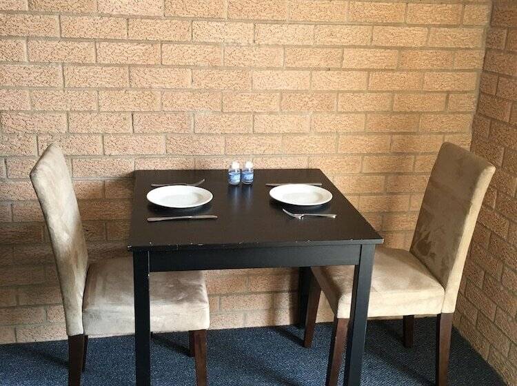 مُتل Golden Chain Aalana Motor Inn