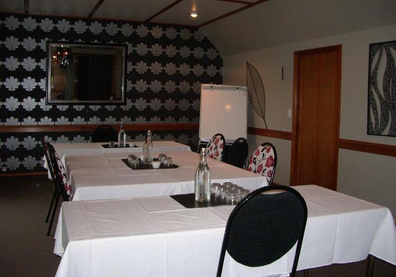 مُتل Masterton Motor Lodge