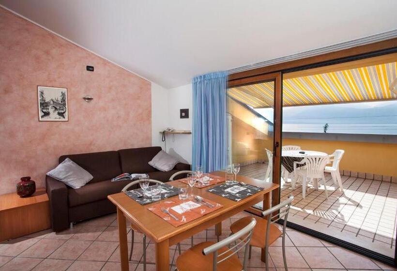 住所  Taki Village