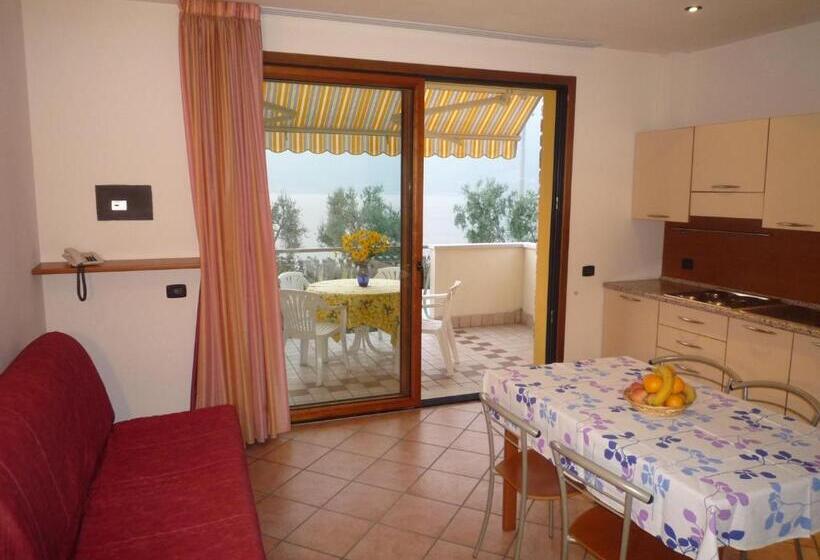 住所  Taki Village