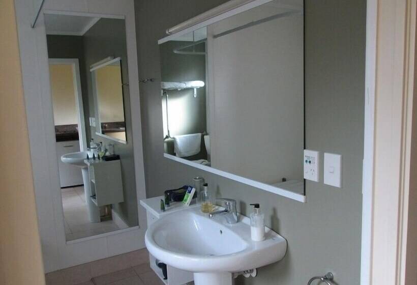 Shortland Court Motel