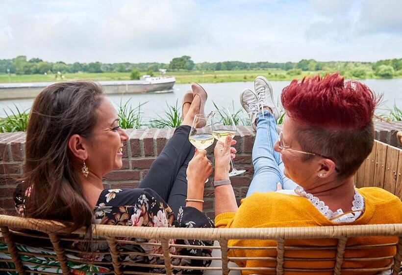 בית מלון כפרי De Maasparel Nextdoor Maassuites