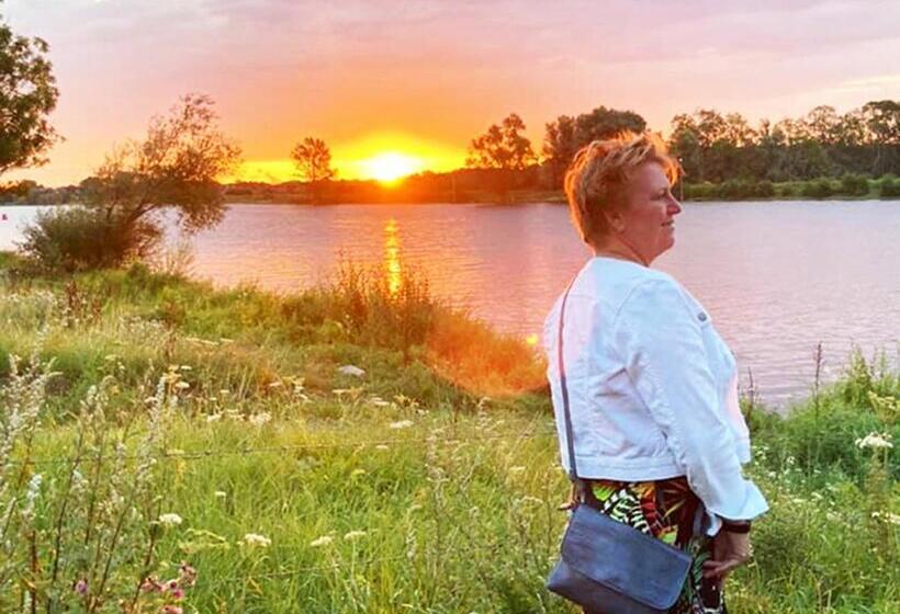 בית מלון כפרי De Maasparel Nextdoor Maassuites