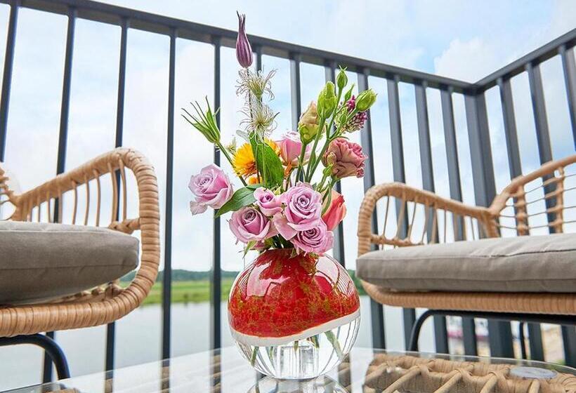 בית מלון כפרי De Maasparel Nextdoor Maassuites