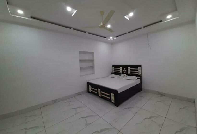 Отель Moon Lake