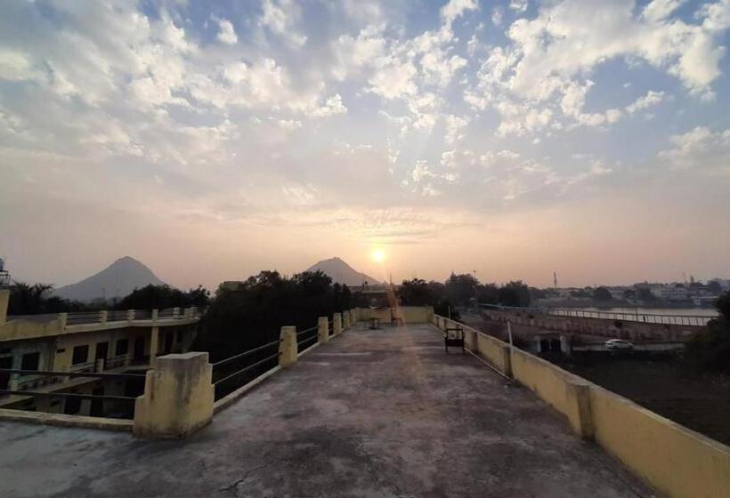 Отель Moon Lake