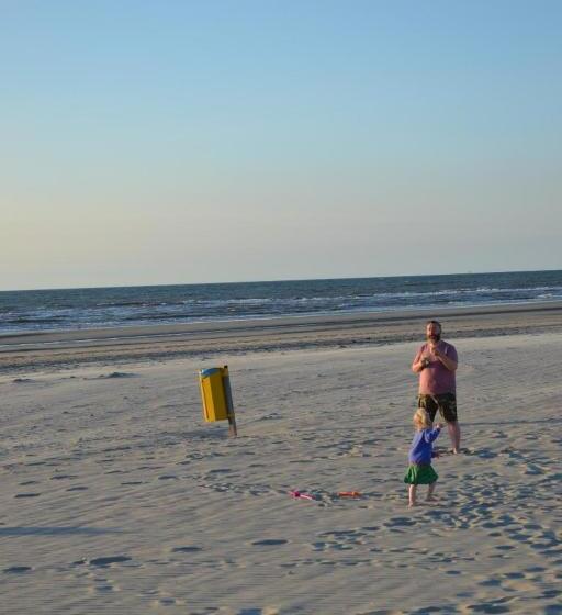 אתר נופש Pipowagen Op Het Strand