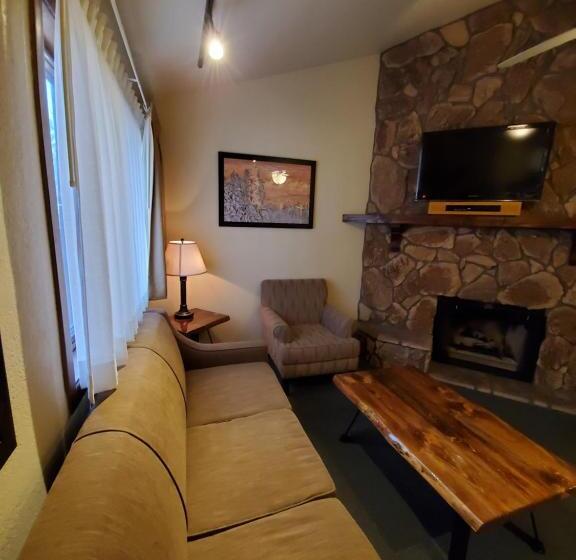 Getaways At Snow Lake Lodge