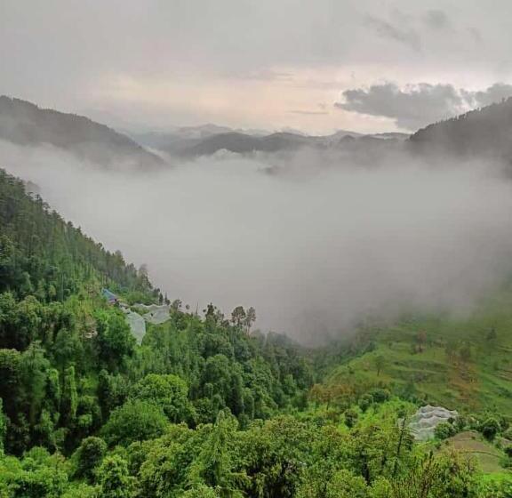 Отель Hassan Valley Retreat