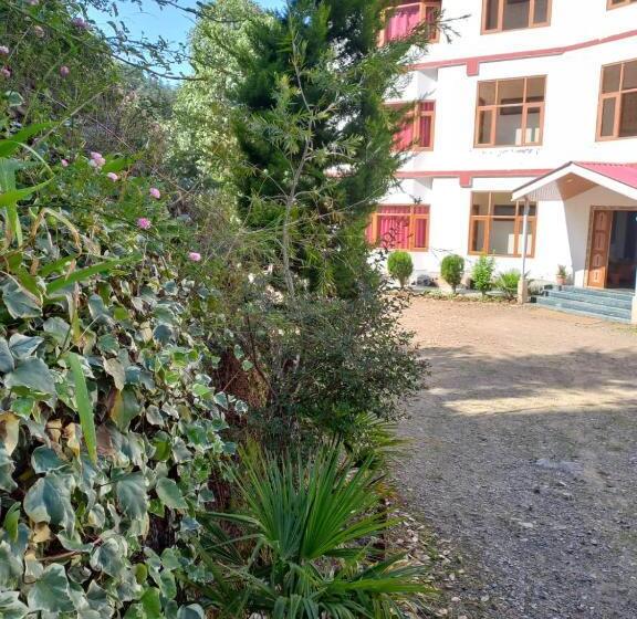 Отель Hassan Valley Retreat