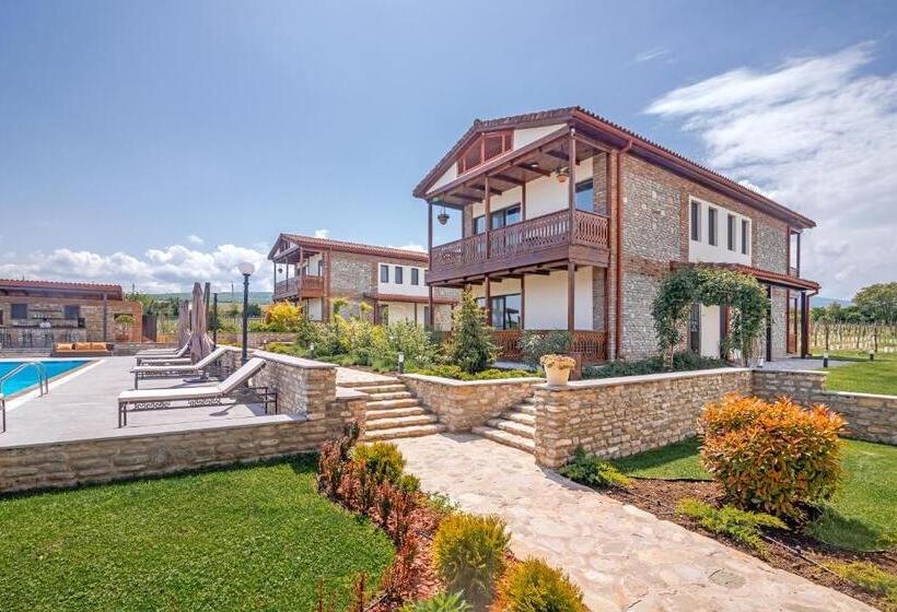 استراحتگاه Château Mosmieri Hotel & Winery