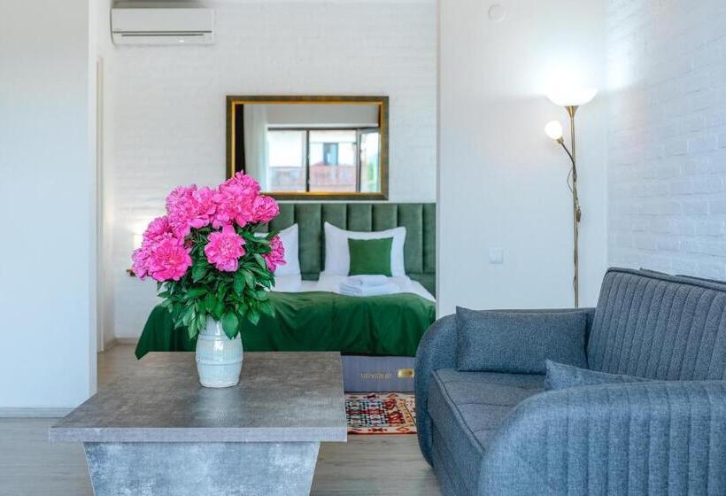 استراحتگاه Château Mosmieri Hotel & Winery