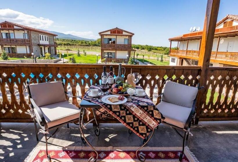 استراحتگاه Château Mosmieri Hotel & Winery