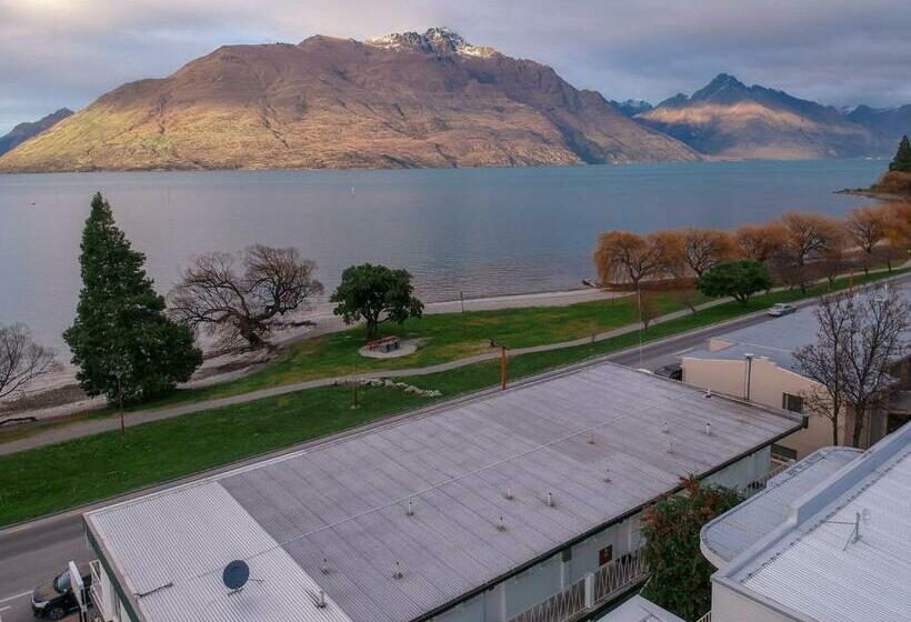 هاستل Lakeside Backpackers