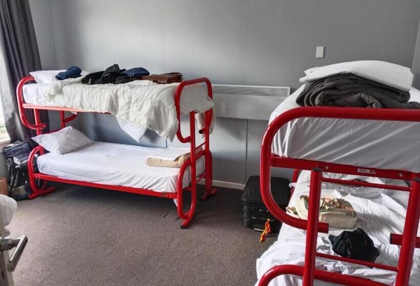 هاستل Lakeside Backpackers