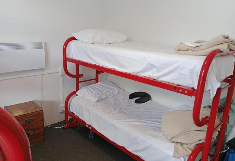 هاستل Lakeside Backpackers