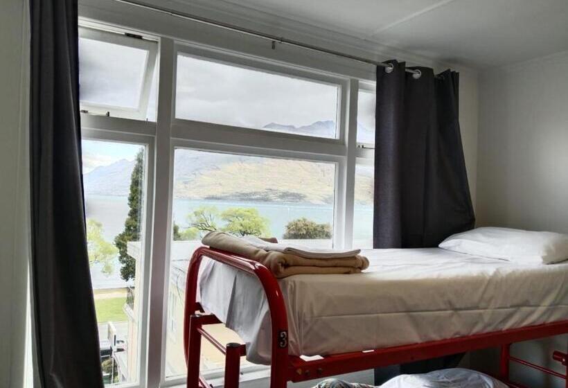 هاستل Lakeside Backpackers