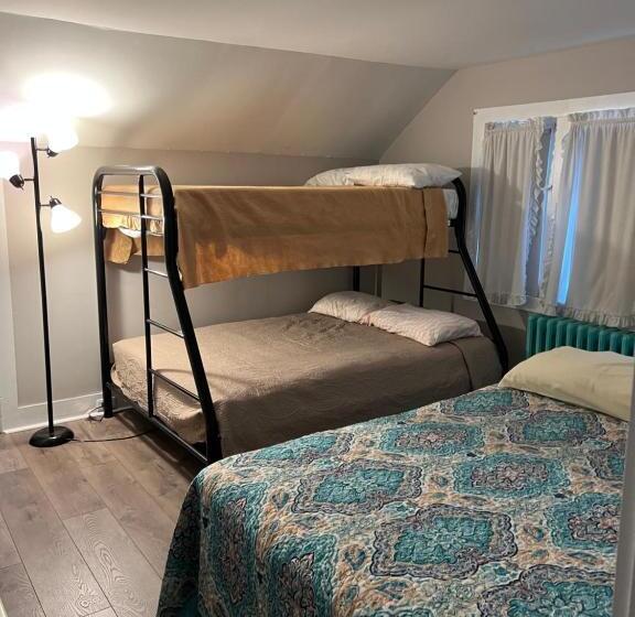 Hills Motel & Marina