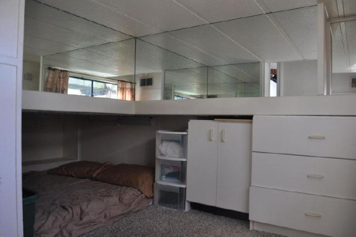 Hills Motel & Marina