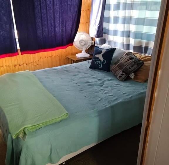 Hills Motel & Marina