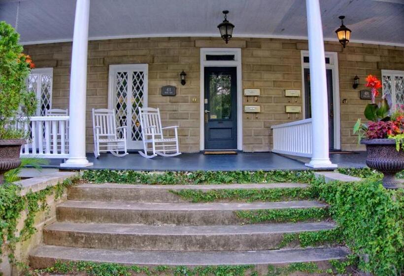 住宿加早餐  Beautiful 6 Bed, 5 Bath Historic Savannah Home