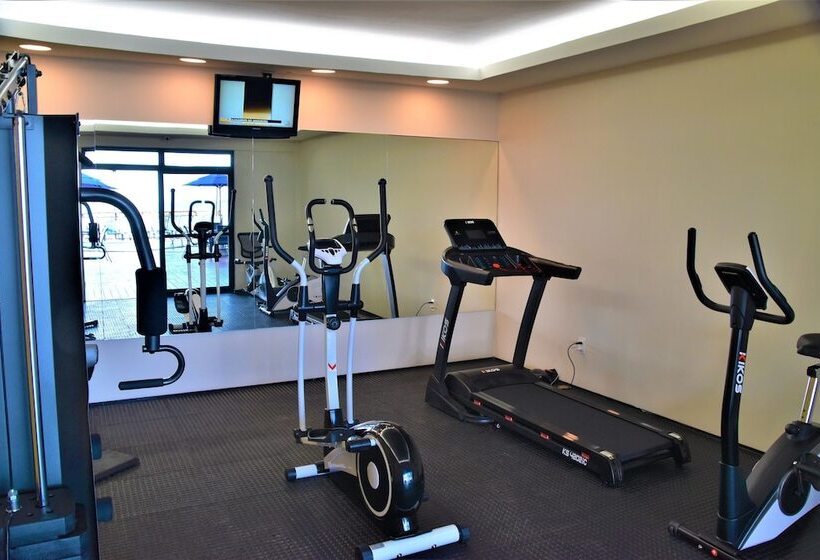 هتل Seaflats Iate Plaza