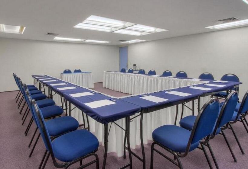 هتل Seaflats Iate Plaza