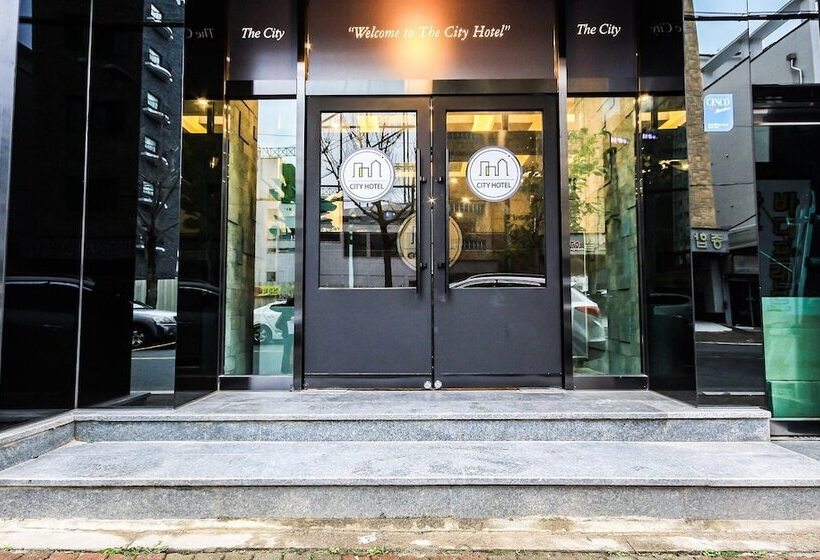 호텔 The City