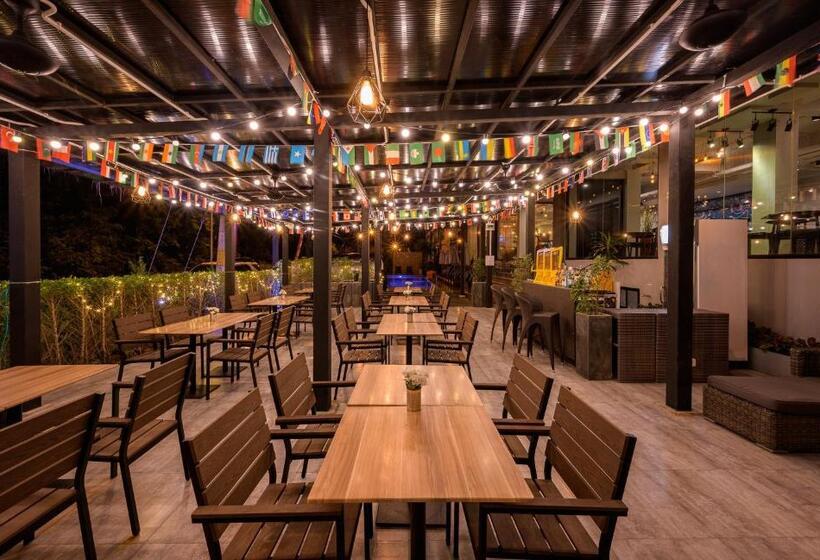 Maikhao Hotel, Phuket