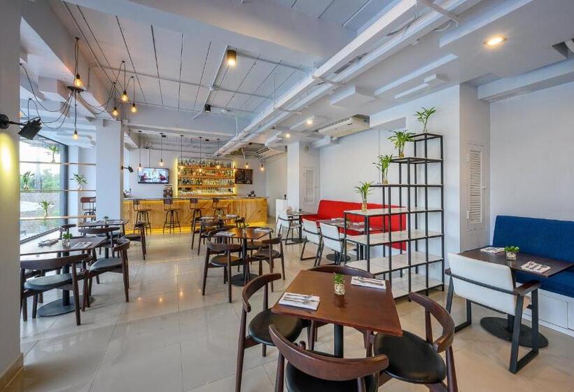 Maikhao Hotel, Phuket