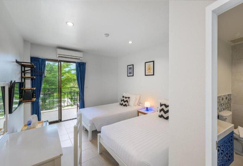 Maikhao Hotel, Phuket