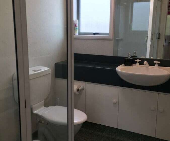 Colonial Manor Motel