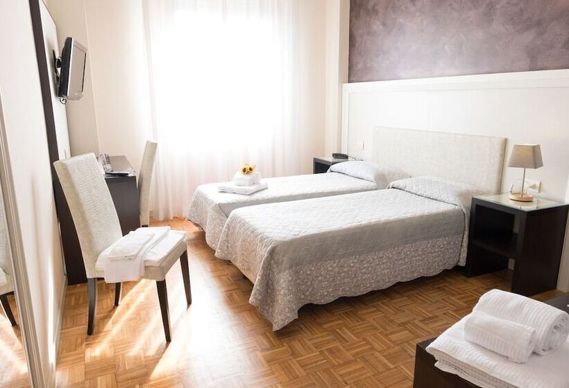 בית מלון כפרי Astoria