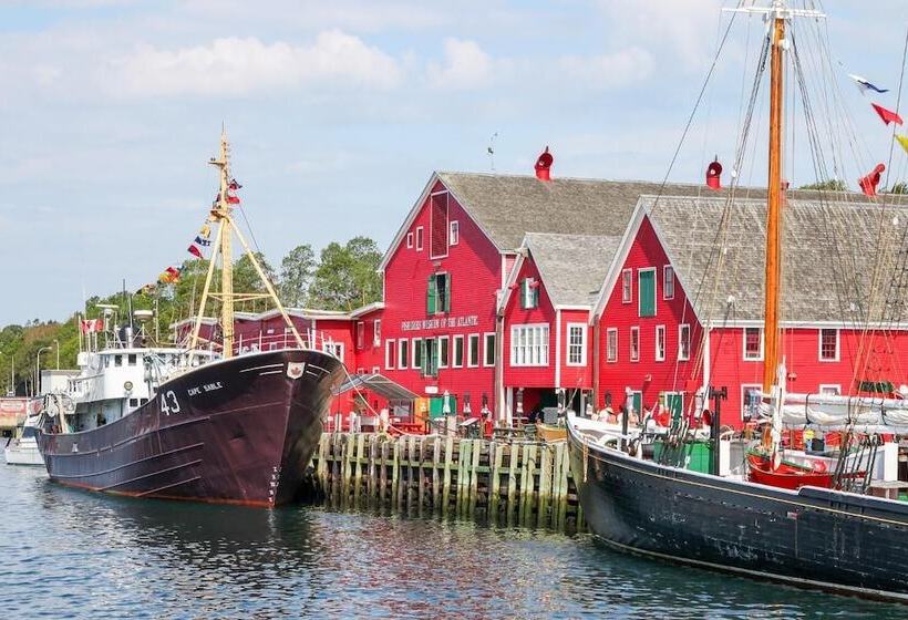 فندق Brigantine Inn & Suites