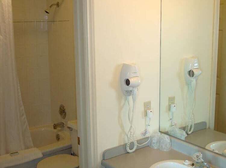 فندق Brigantine Inn & Suites