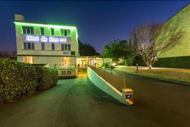 Отель Brit Hôtel Du Parc Niort Centre Parking Gratuit