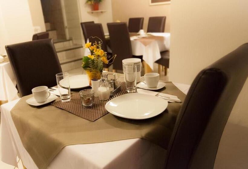 בית מלון כפרי Carlton Mayfair