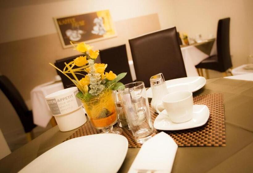 בית מלון כפרי Carlton Mayfair