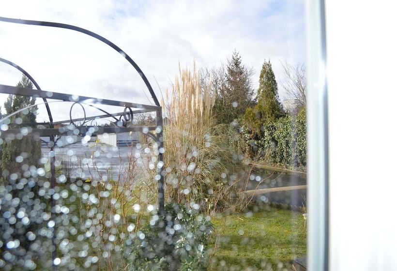 Отель Christina