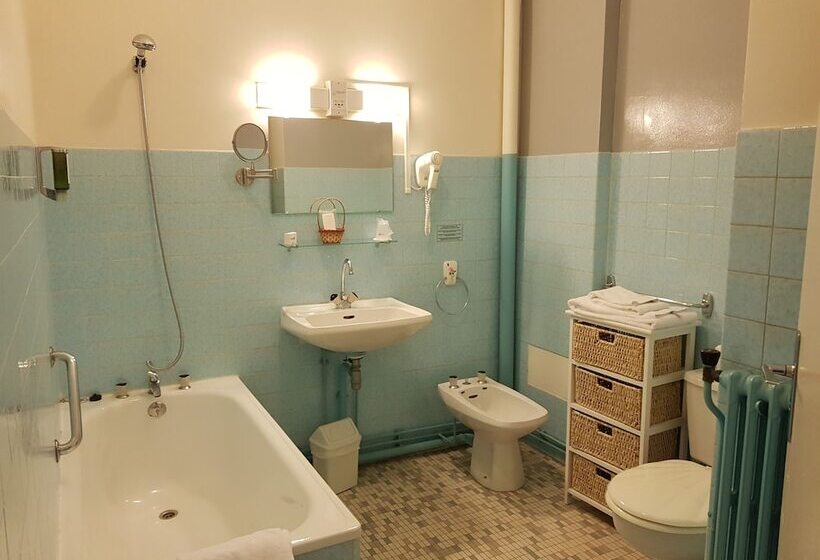 Отель Christina