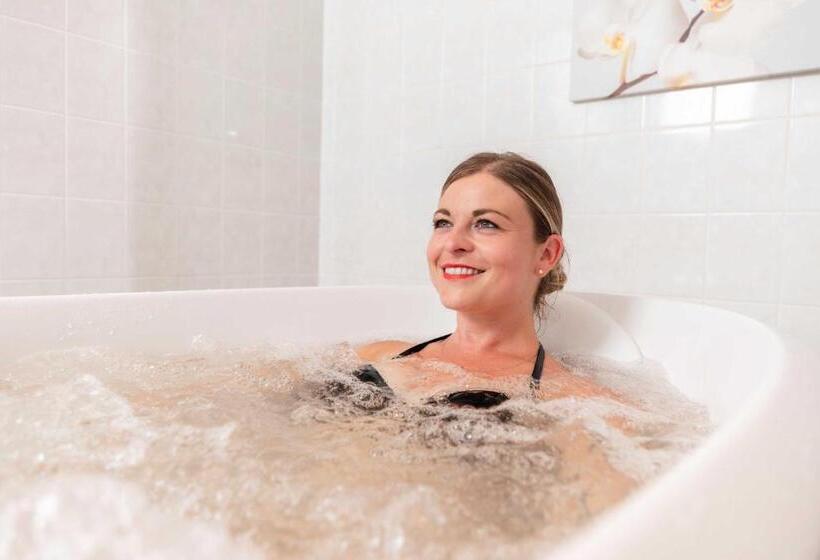 فندق Complex Curie