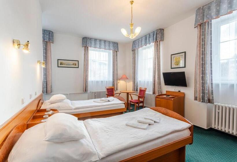 فندق Complex Curie