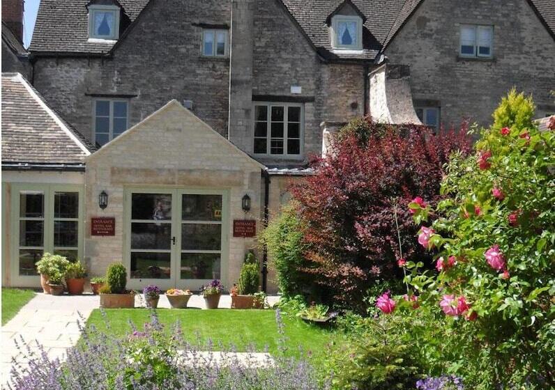 Corinium Hotel & Restaurant