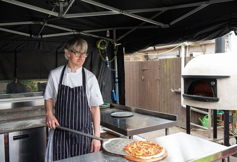 Corinium Hotel & Restaurant