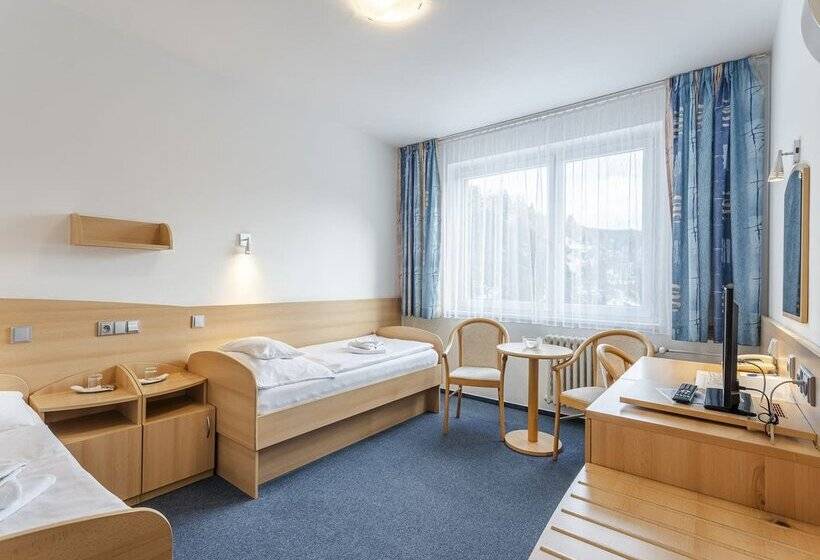 בית מלון כפרי Complex Curie