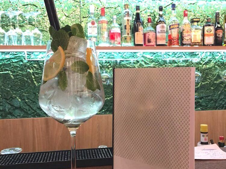 Отель De La Vieille Tour