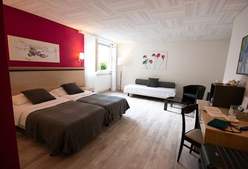 Отель De La Vieille Tour